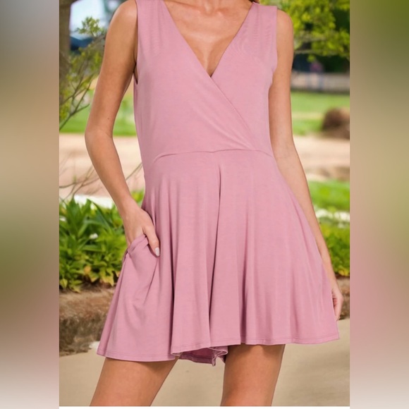 NWOT Mauve Romper w Pockets! Size Small. - Picture 1 of 10